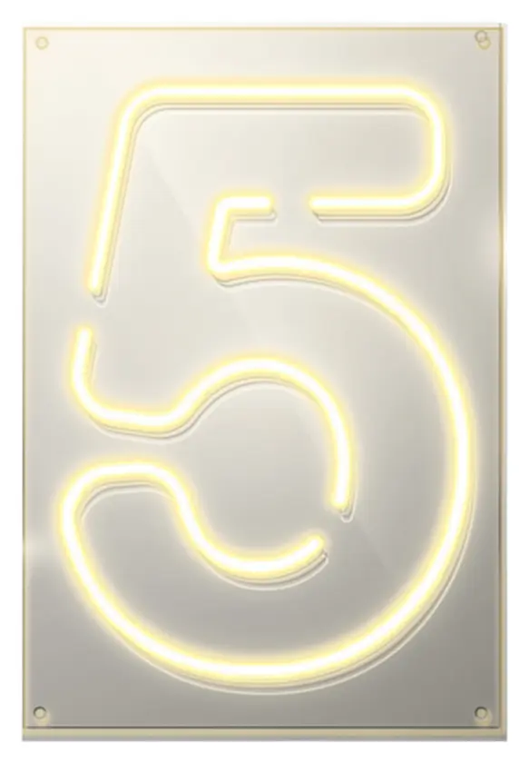 Неоновая надпись “5”