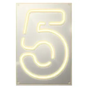 Неоновая надпись “5”